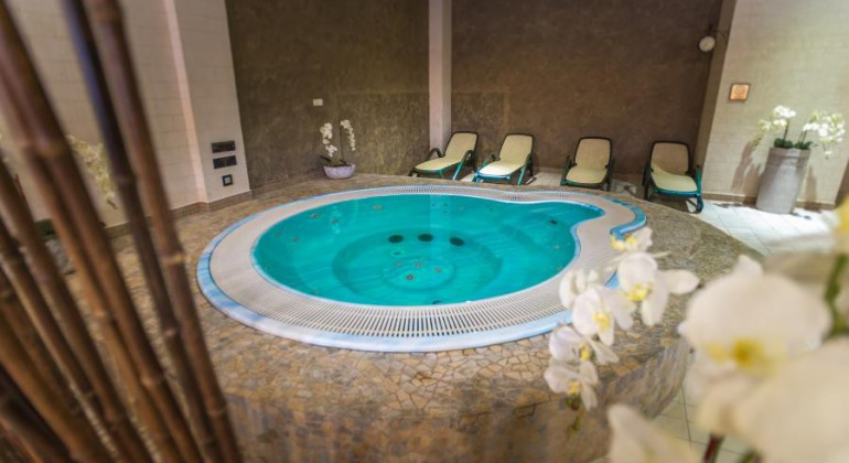 Hotel Apollo Wellness Club Sangeorgiu de Mures